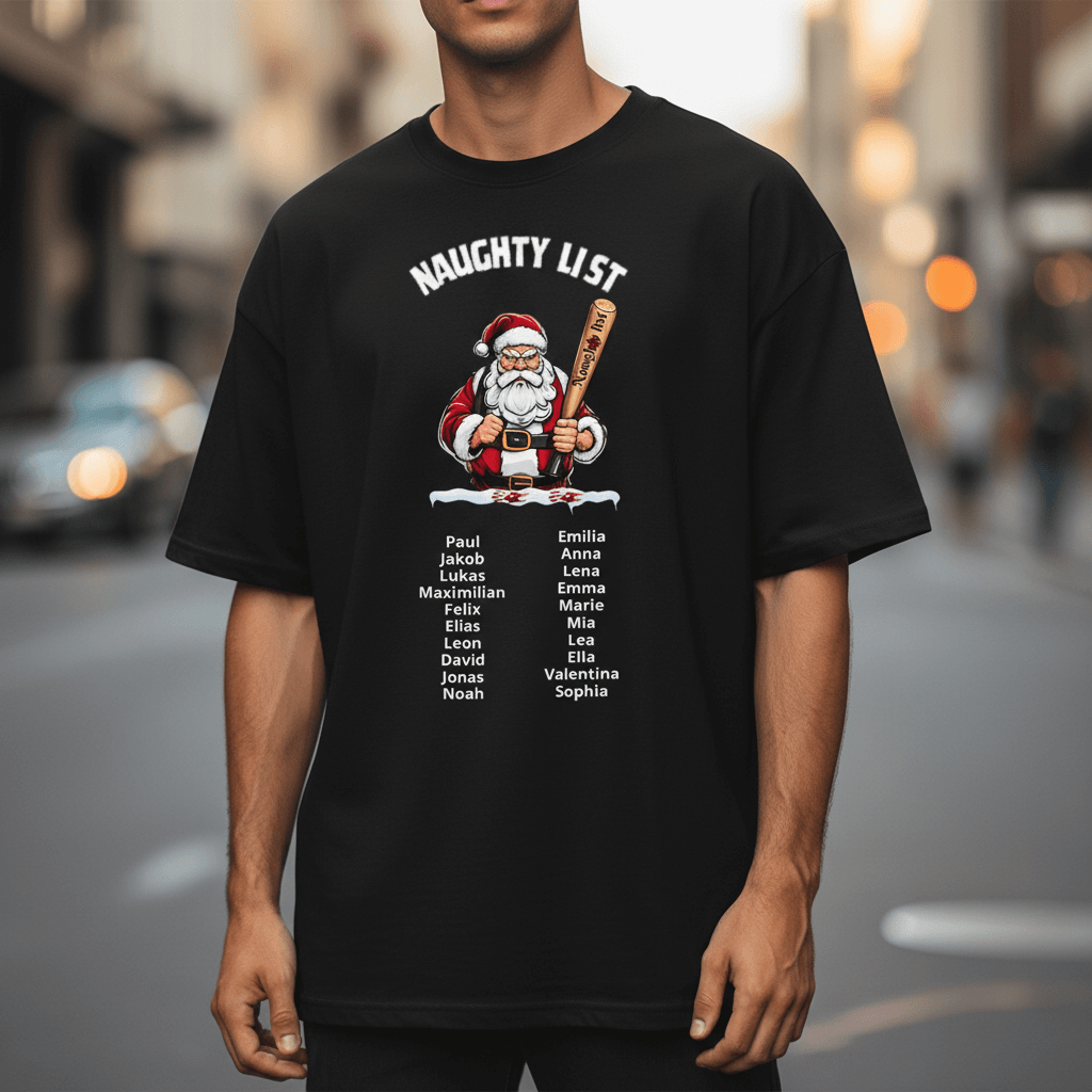 Naughty List T-Shirt - Lifestyle Foto mit Weihnachtsmann Namen-Liste Design